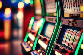 Antarmuka aplikasi dingdingtogel menampilkan meja kasino langsung dan menu navigasi utama pada layar ponsel